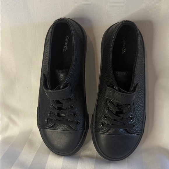 Black Shoes - Picture 3 of 10